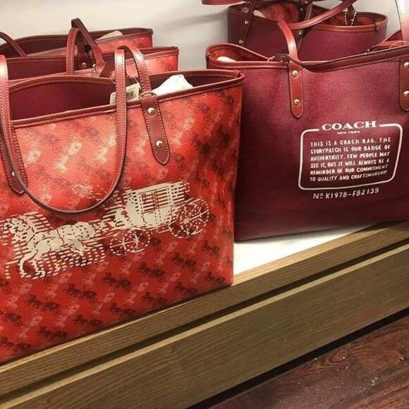 Nwt Coach Reversible Red Horse & Carriage Shoulder Bag Purse - Picture 4 of 16